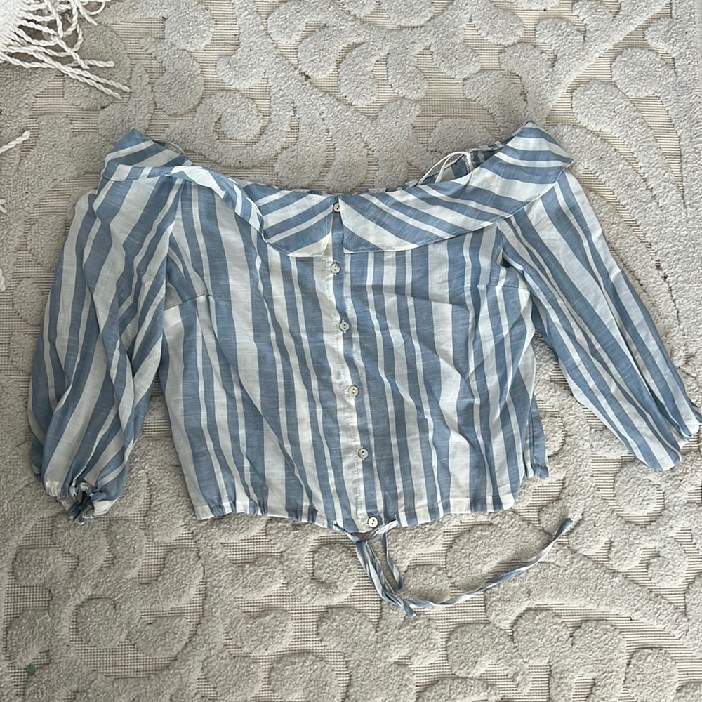 Cropped off the shoulder cute blouse